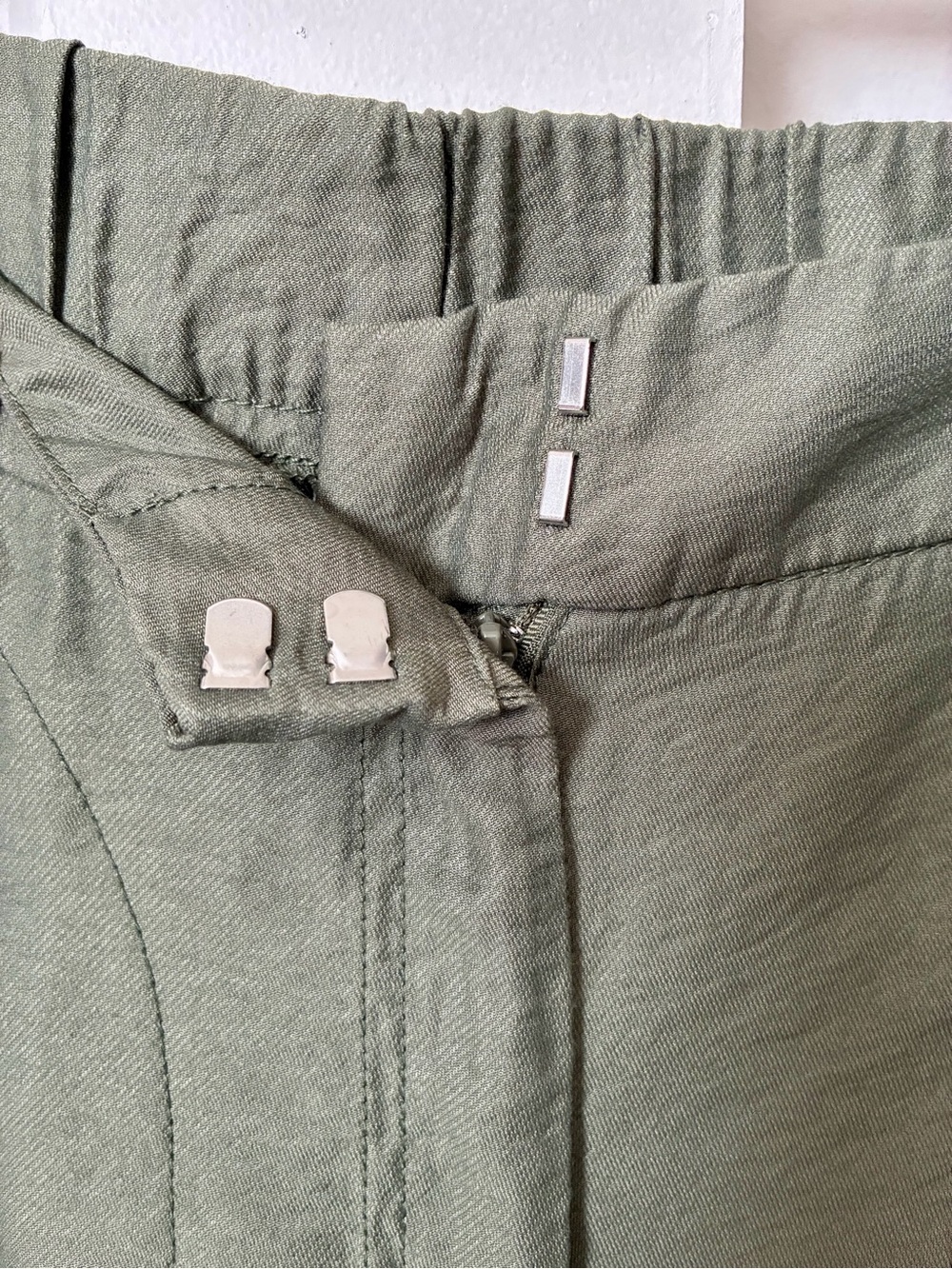 DKNY Cargo Utility Pants with Zip Pockets - Picture 10 of 10